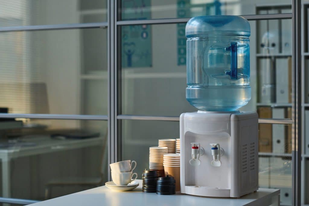 Réduire sa consommation de plastique grâce aux fontaines à eau